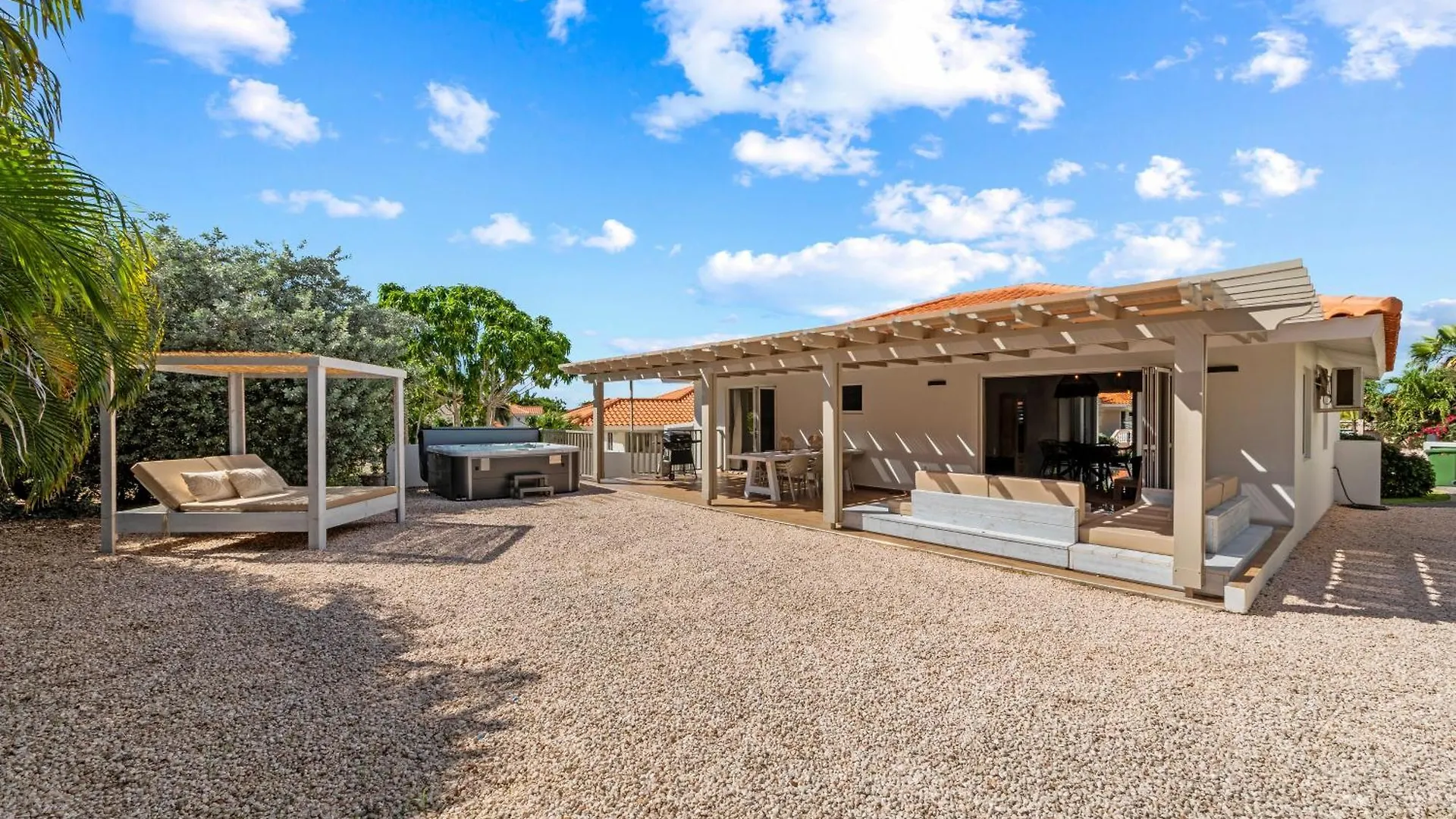 Villa Noni Curacao Met Jacuzzi Jan Thiel