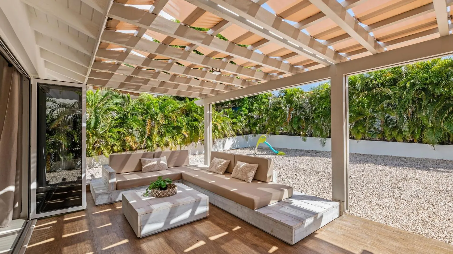 Villa Noni Curacao Met Jacuzzi Jan Thiel Curaçao