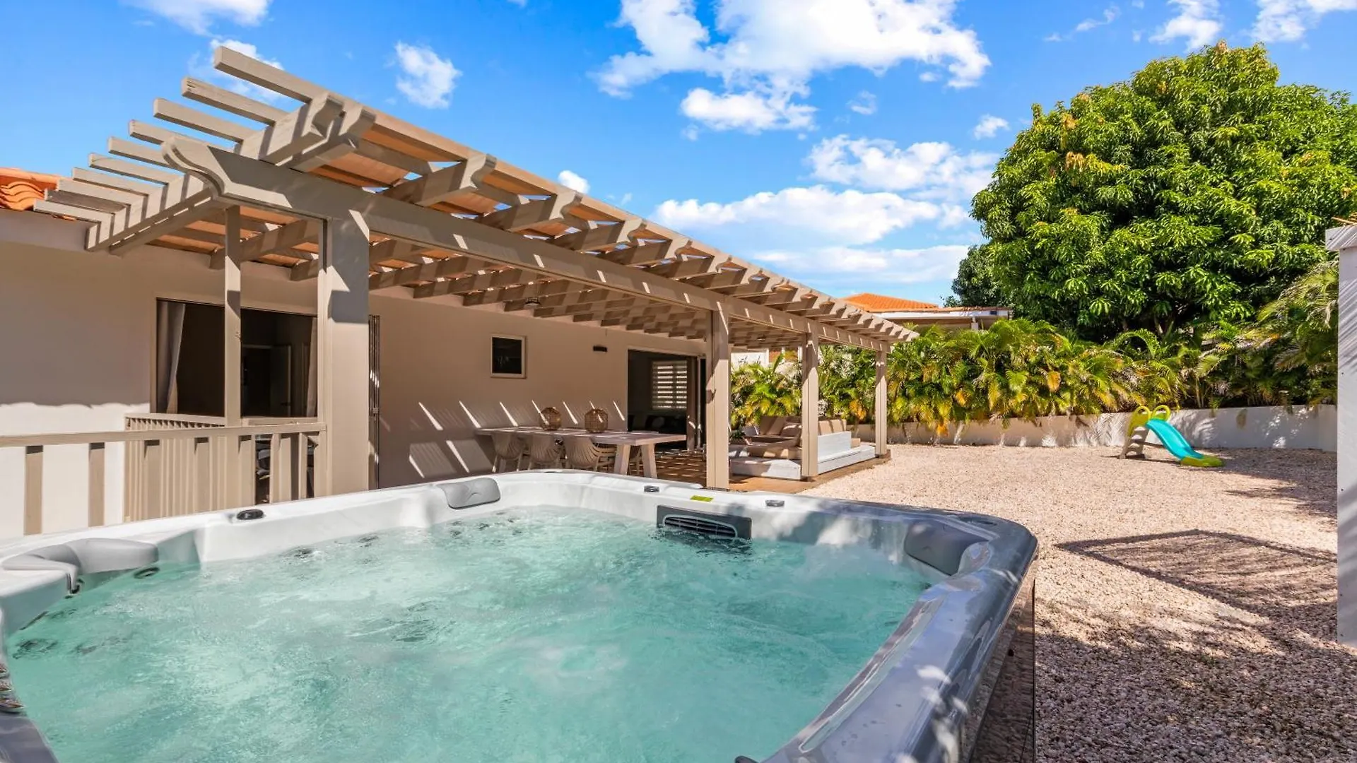 Villa Noni Curacao Met Jacuzzi Jan Thiel